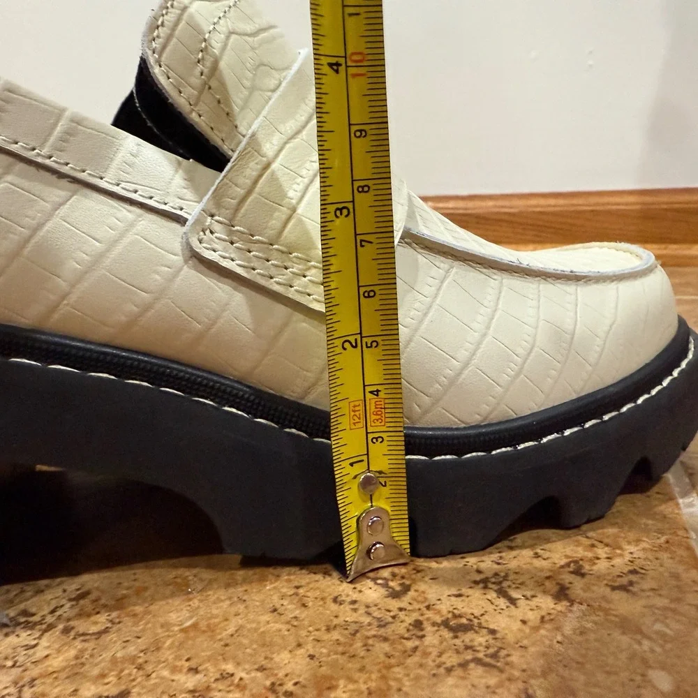 Sorel Joan Now City Loafers White Croc Embossed Leather Lug Sole 9.5 NWOB Chunky